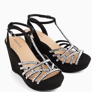 Torrid 7w wide women black wedges